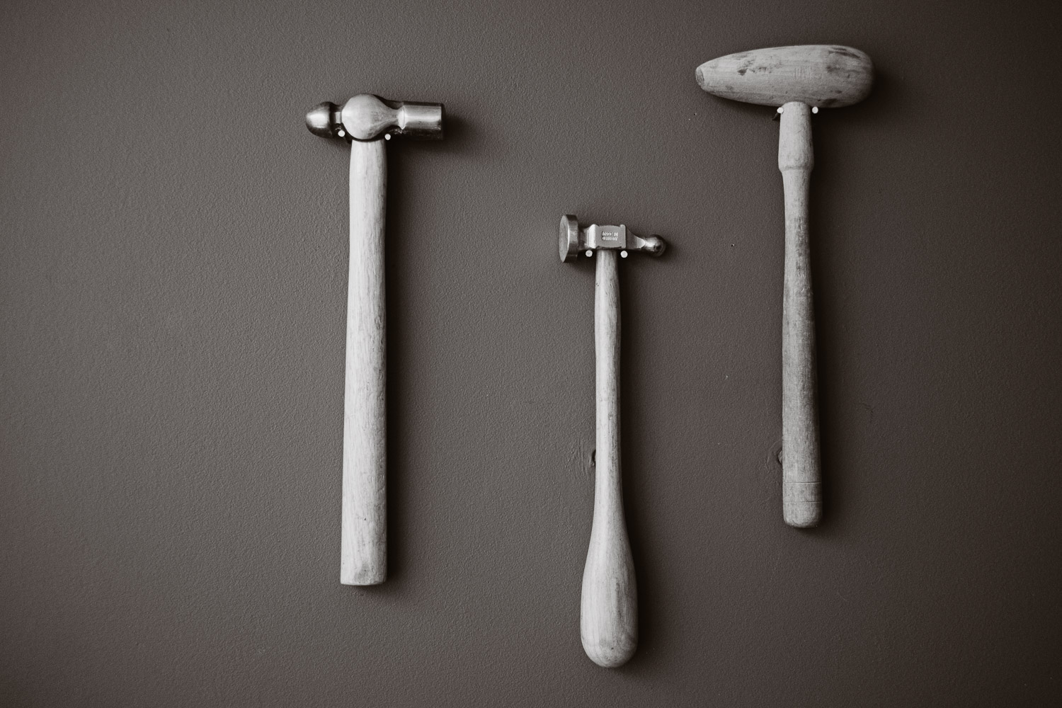 Séance N&B photo portrait artisan créateur boutique atelier Helene Turbé Joaillère Bijoux à Nantes