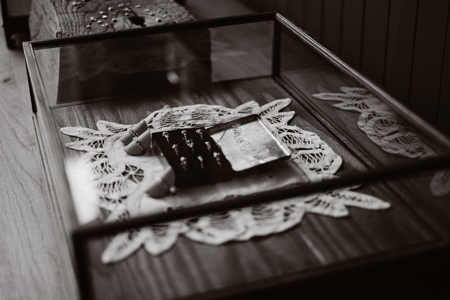 Séance N&B photo portrait artisan créateur boutique atelier Helene Turbé Joaillère Bijoux à Nantes