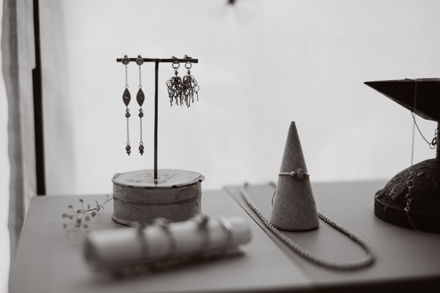 Séance N&B photo portrait artisan créateur boutique atelier Helene Turbé Joaillère Bijoux à Nantes