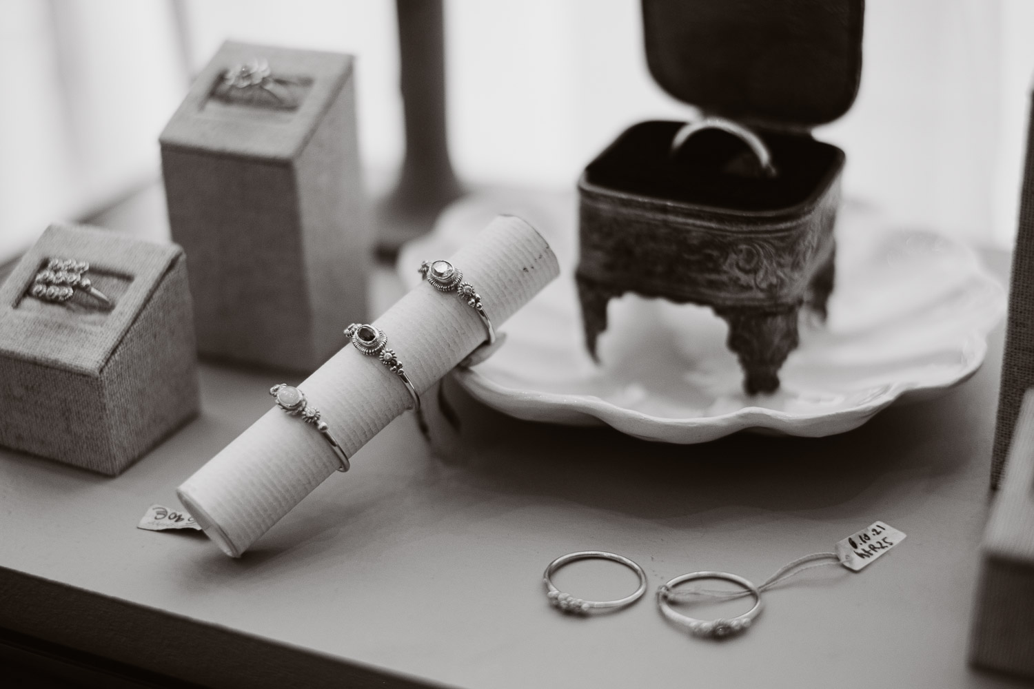 Séance N&B photo portrait artisan créateur boutique atelier Helene Turbé Joaillère Bijoux à Nantes