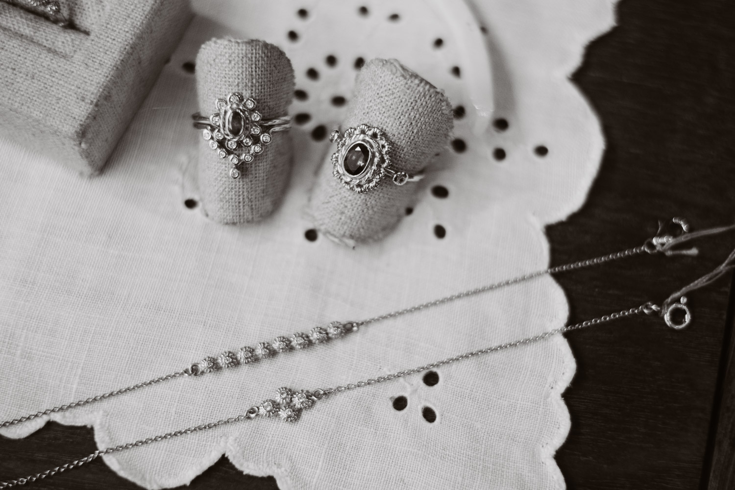 Séance N&B photo portrait artisan créateur boutique atelier Helene Turbé Joaillère Bijoux à Nantes