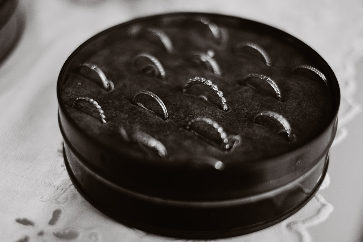 Séance N&B photo portrait artisan créateur boutique atelier Helene Turbé Joaillère Bijoux à Nantes