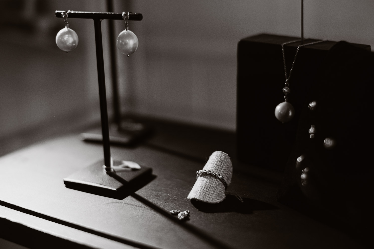 Séance N&B photo portrait artisan créateur boutique atelier Helene Turbé Joaillère Bijoux à Nantes