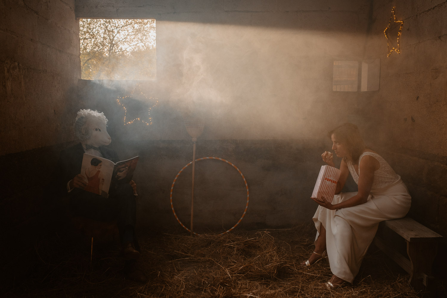 Séance photo de couple day after mise en scène thème onirique décalé en pays de la loire (44)