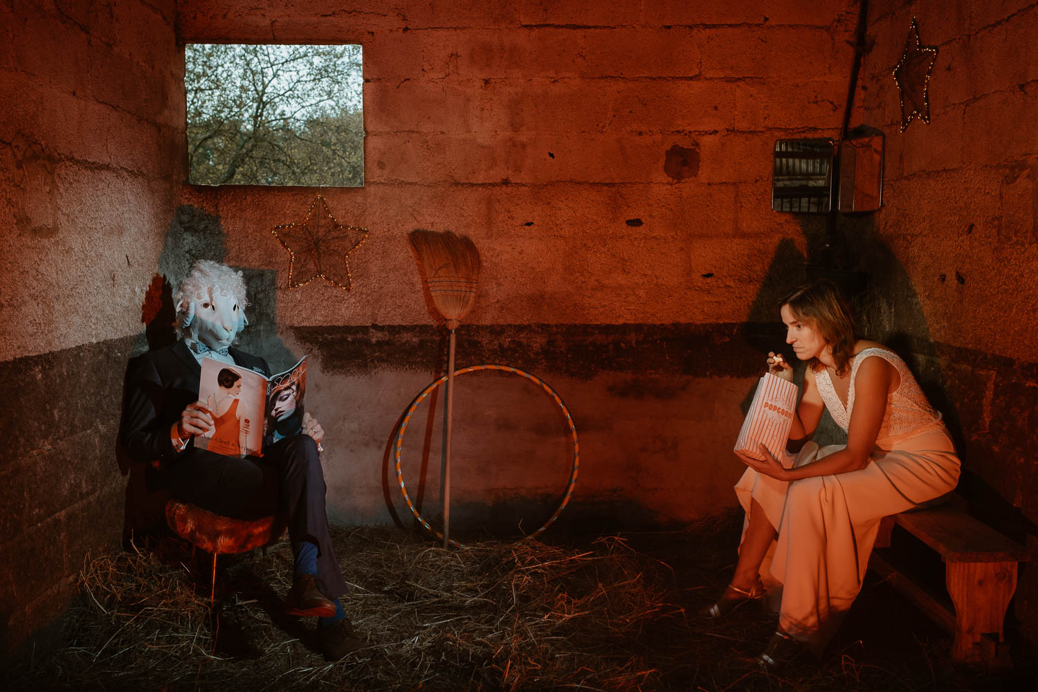 Séance photo de couple day after mise en scène thème onirique décalé en pays de la loire (44)