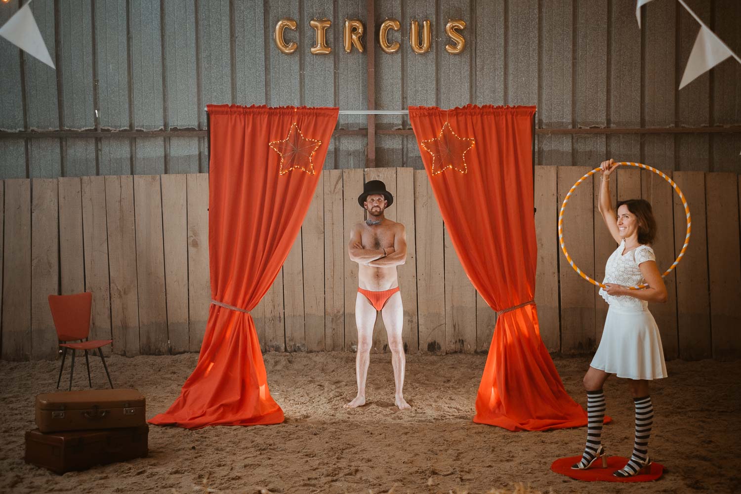 Séance photo de couple day after mise en scène thème arts du cirque en pays de la loire (44)