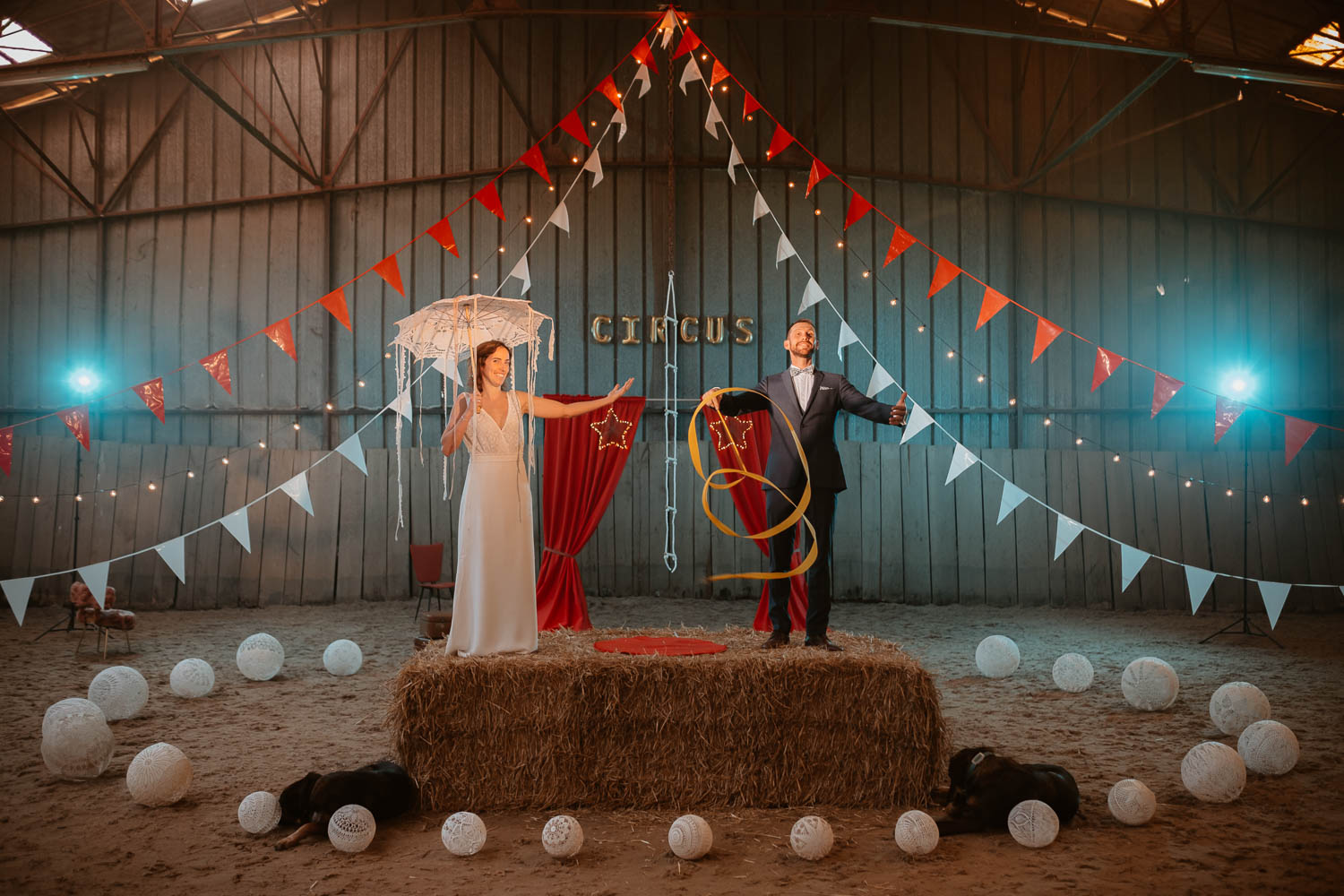 Séance photo de couple day after mise en scène thème arts du cirque en pays de la loire (44)