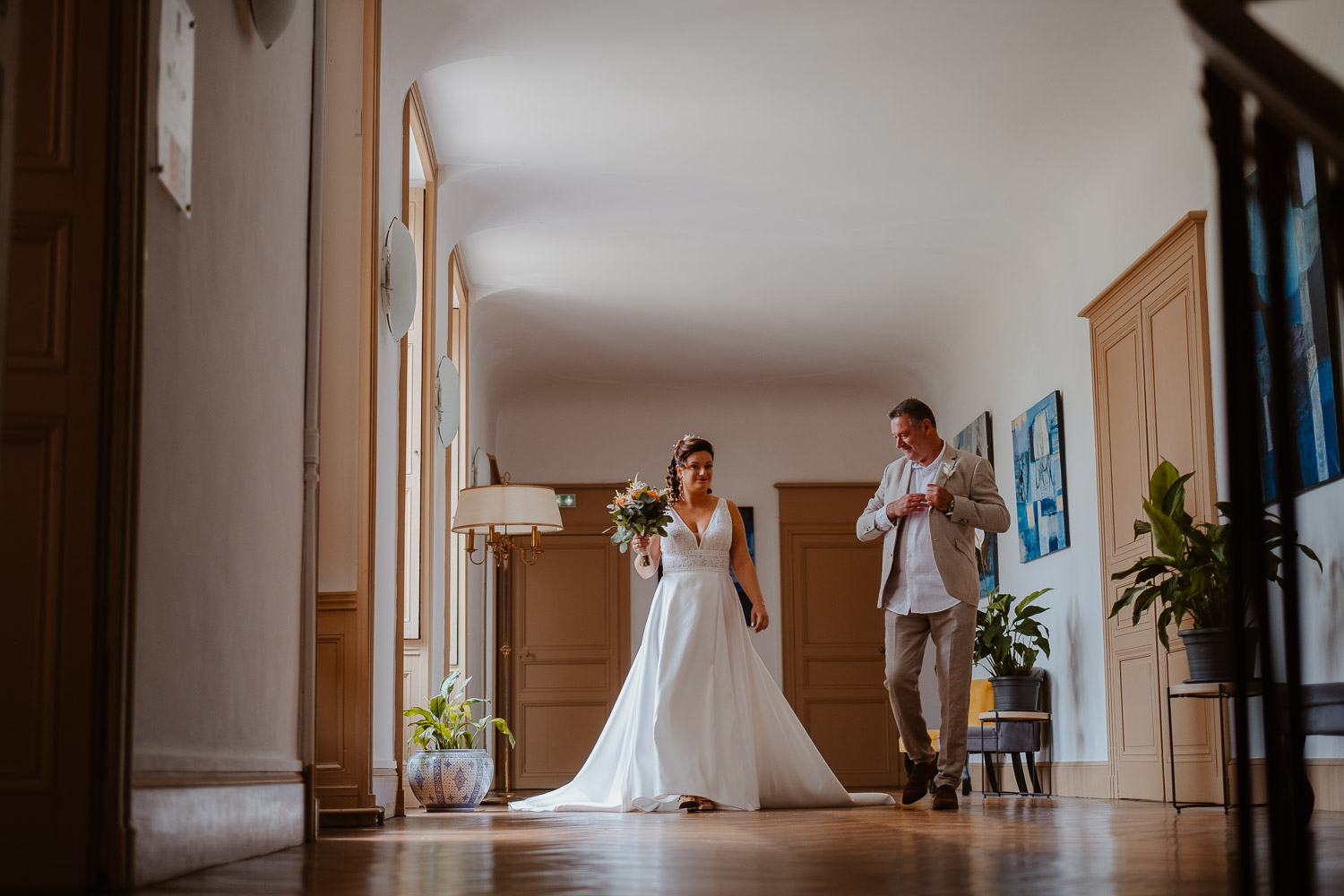 reportage photo préparatifs robe mariée — Château de la Forêt au Cellier