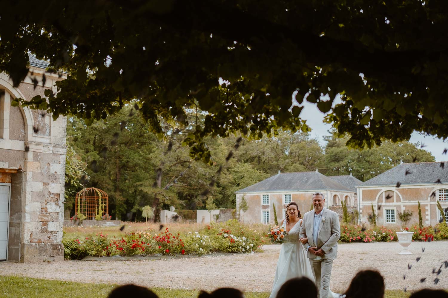 reportage photo mariage lifestyle cérémonie laïque — Château de la Forêt au Cellier