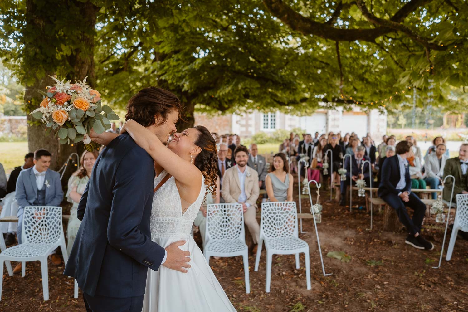 reportage photo mariage lifestyle cérémonie laïque — Château de la Forêt au Cellier