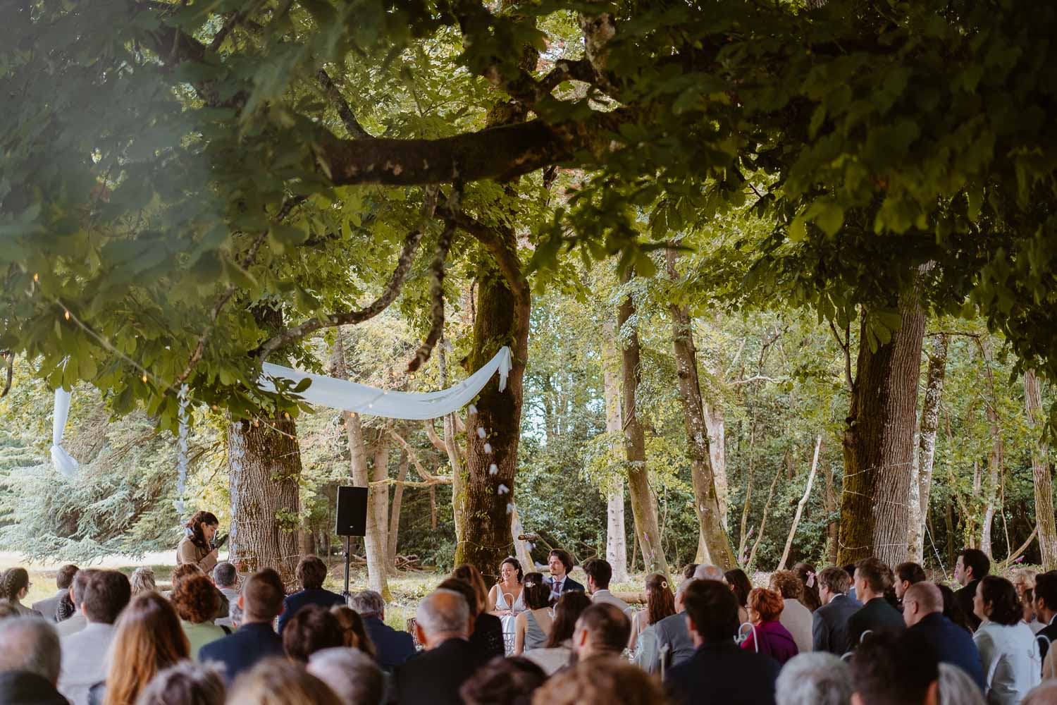 reportage photo mariage lifestyle cérémonie laïque — Château de la Forêt au Cellier
