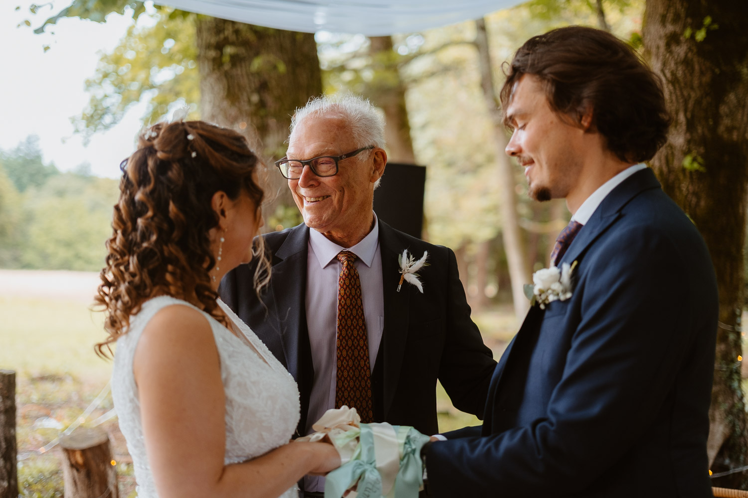 reportage photo mariage lifestyle cérémonie laïque — Château de la Forêt au Cellier