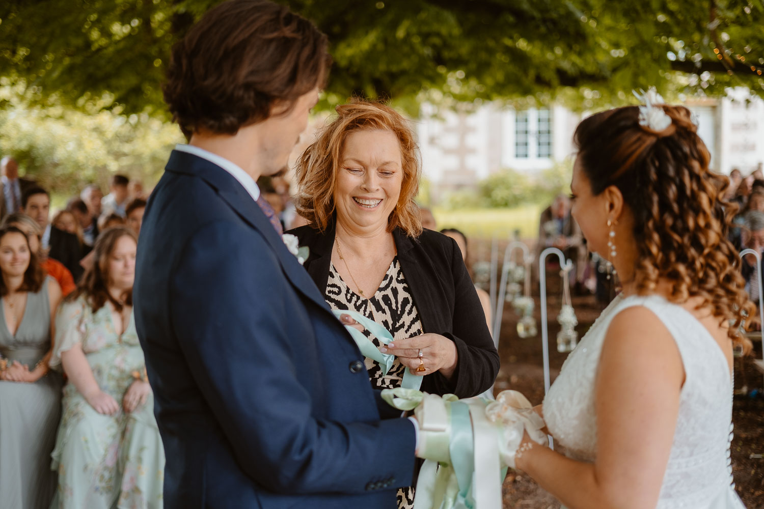 reportage photo mariage lifestyle cérémonie laïque — Château de la Forêt au Cellier