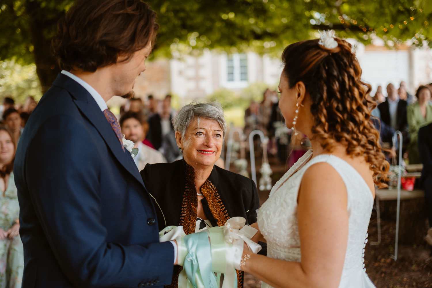 reportage photo mariage lifestyle cérémonie laïque — Château de la Forêt au Cellier