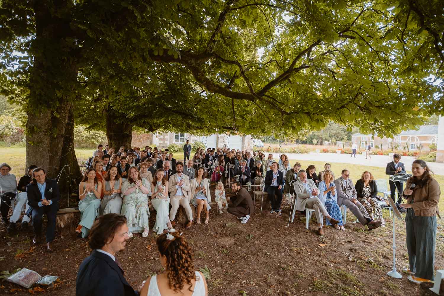 reportage photo mariage lifestyle cérémonie laïque — Château de la Forêt au Cellier