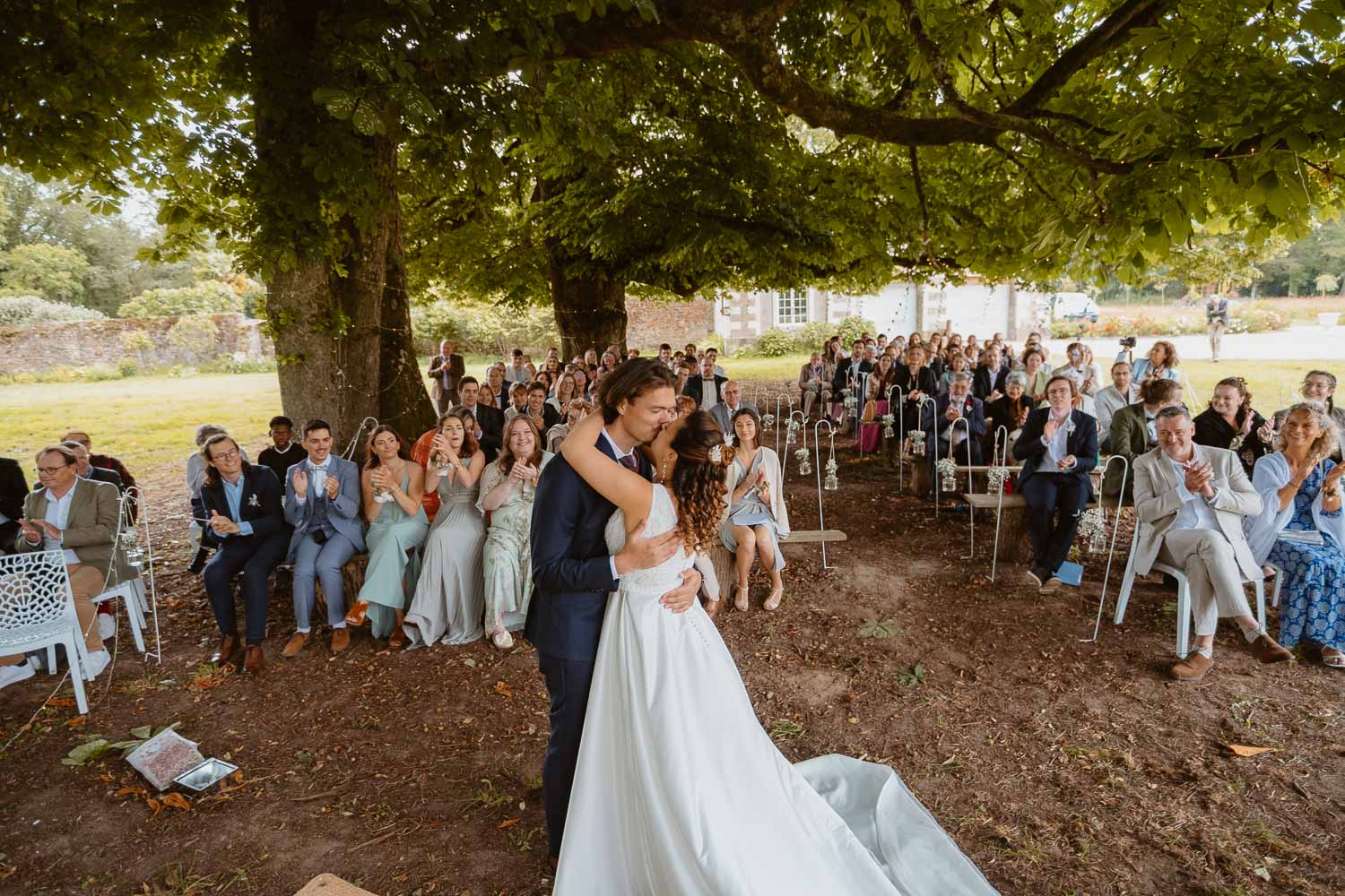 reportage photo mariage lifestyle cérémonie laïque — Château de la Forêt au Cellier