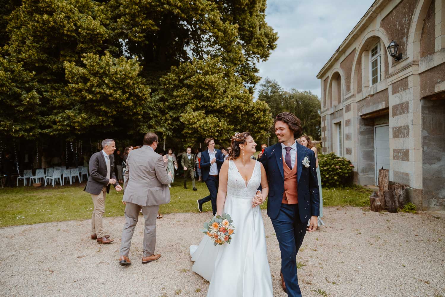 reportage photo mariage lifestyle cérémonie laïque — Château de la Forêt au Cellier