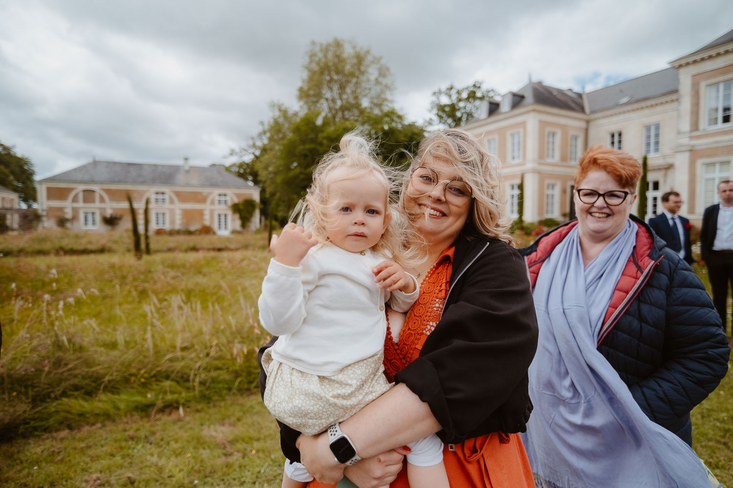 reportage photo lifestyle mariage été — Château de la Forêt au Cellier