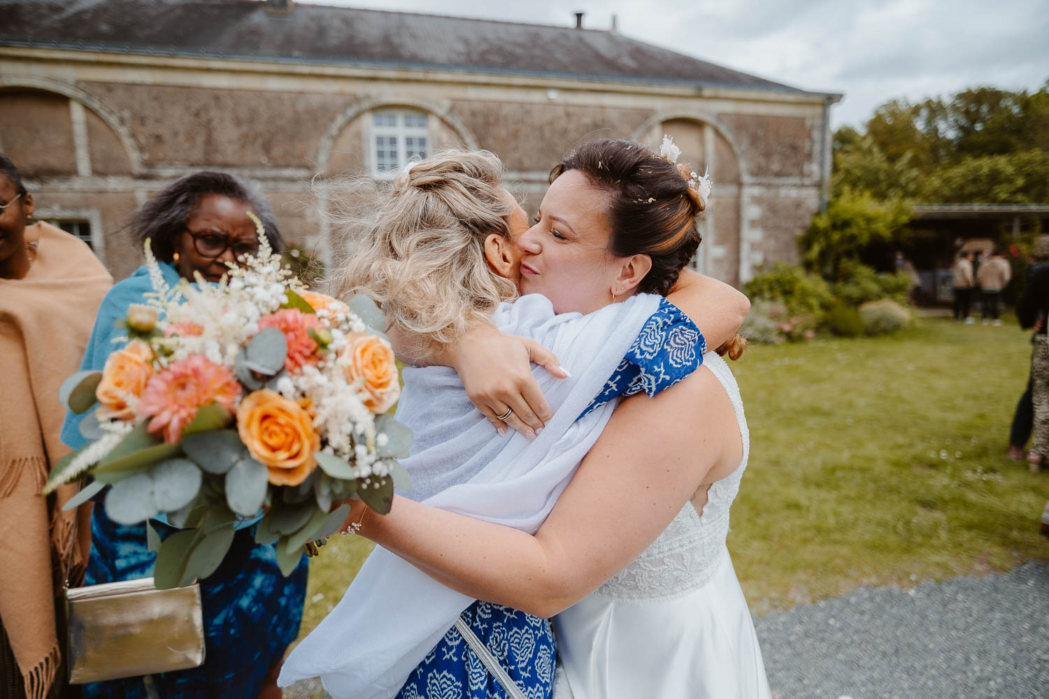 reportage photo lifestyle mariage été — Château de la Forêt au Cellier