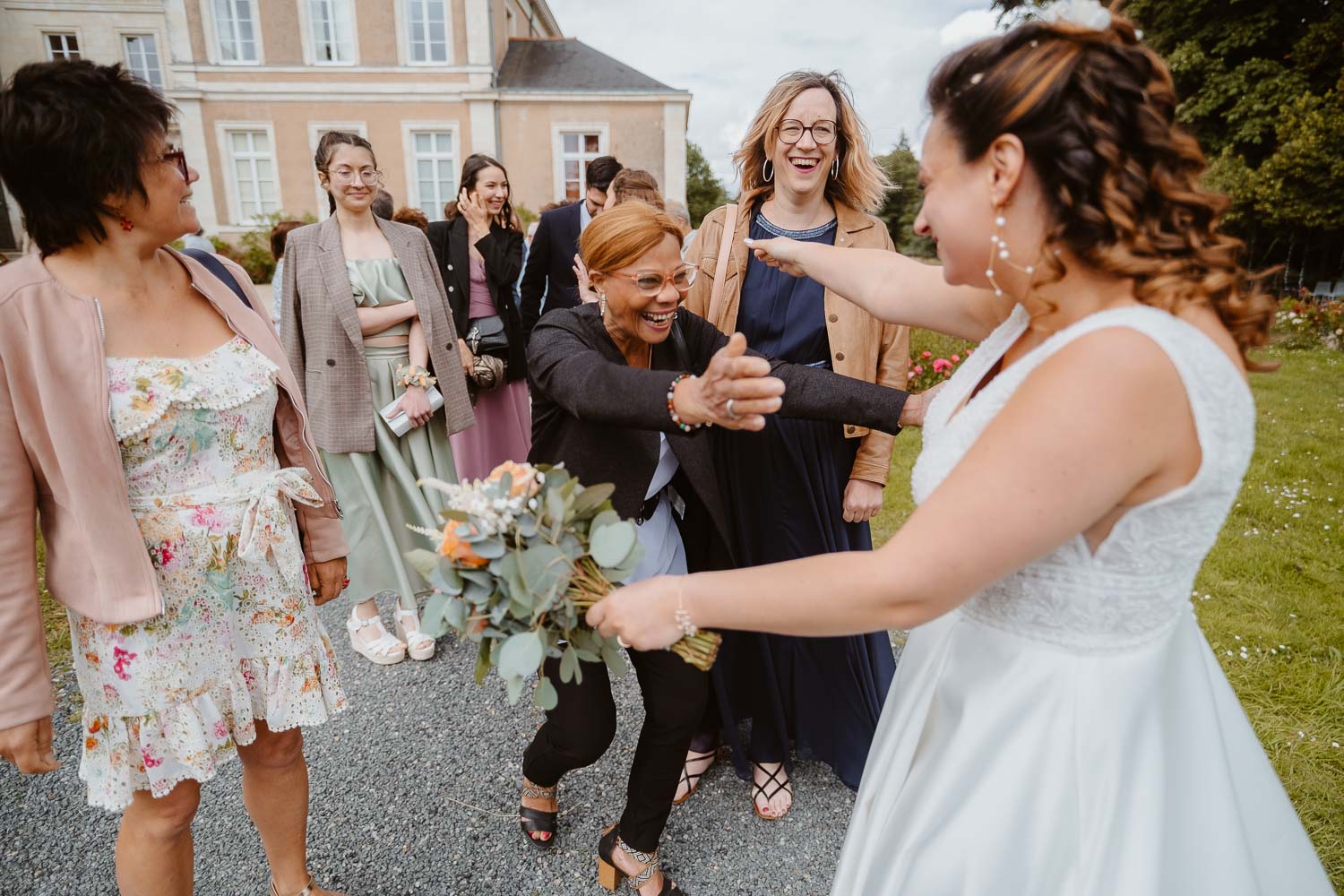 reportage photo lifestyle mariage été — Château de la Forêt au Cellier