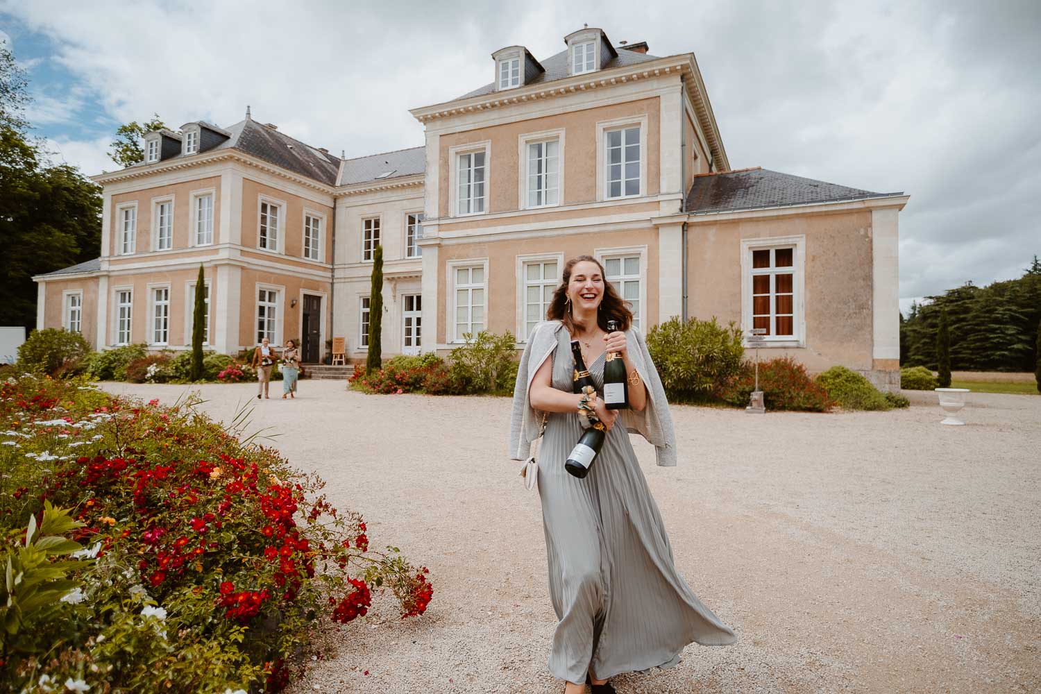 reportage photo lifestyle mariage été — Château de la Forêt au Cellier