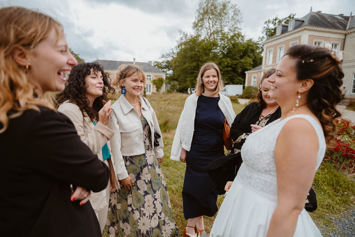 reportage photo lifestyle mariage été — Château de la Forêt au Cellier