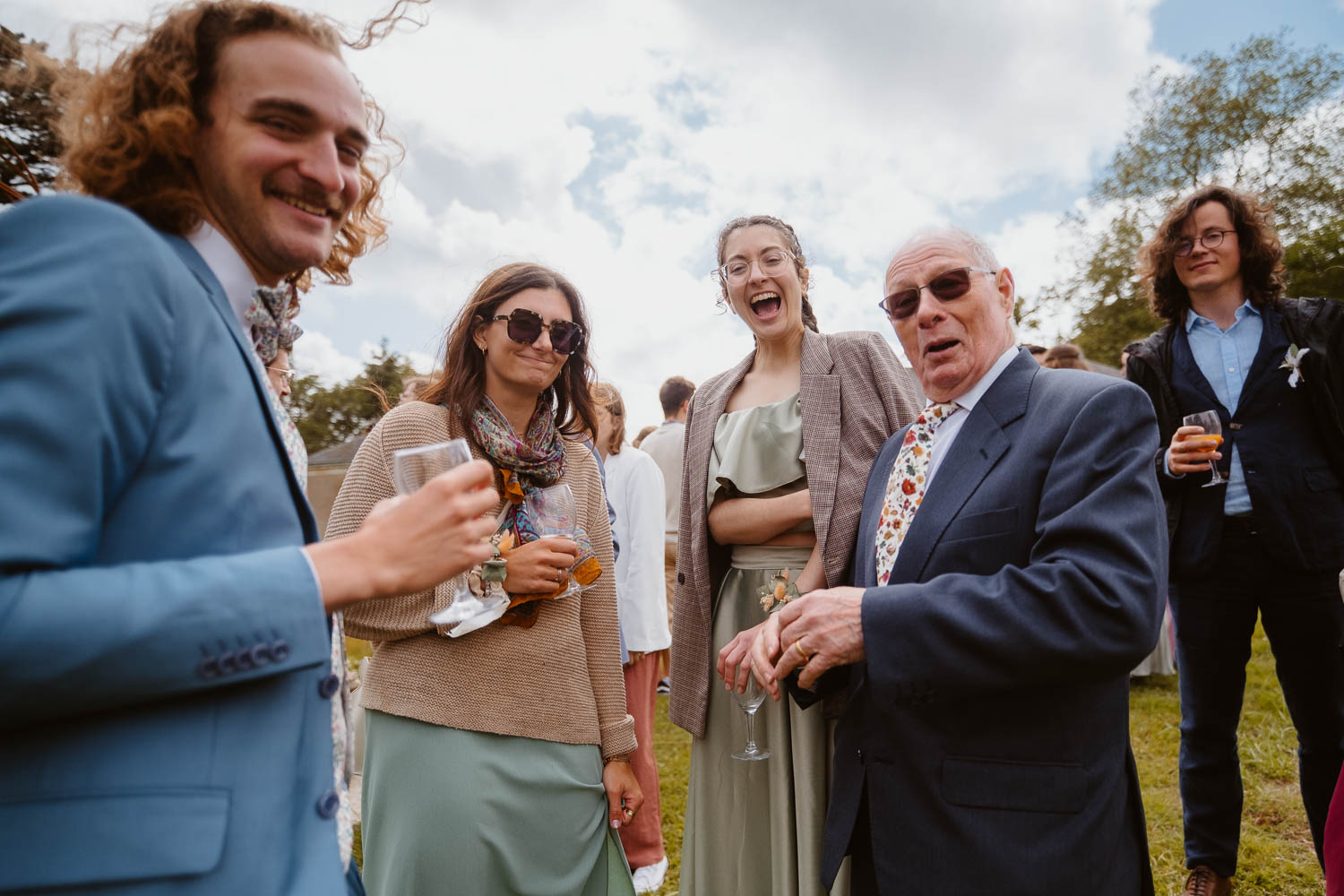 reportage photo lifestyle mariage été — Château de la Forêt au Cellier
