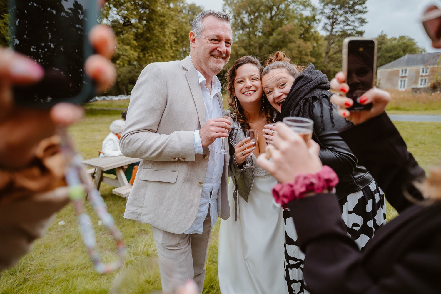 reportage photo lifestyle instants de vie cocktail mariage— Château de la Forêt au Cellier