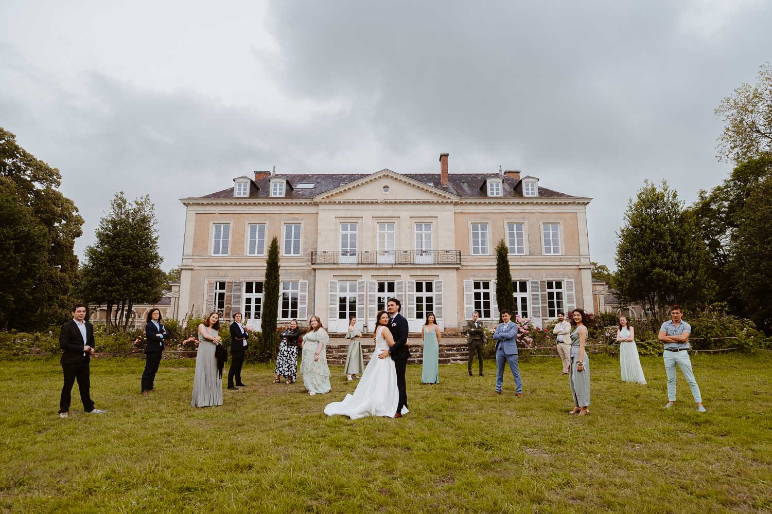 reportage photo groupe fun mariage— Château de la Forêt au Cellier