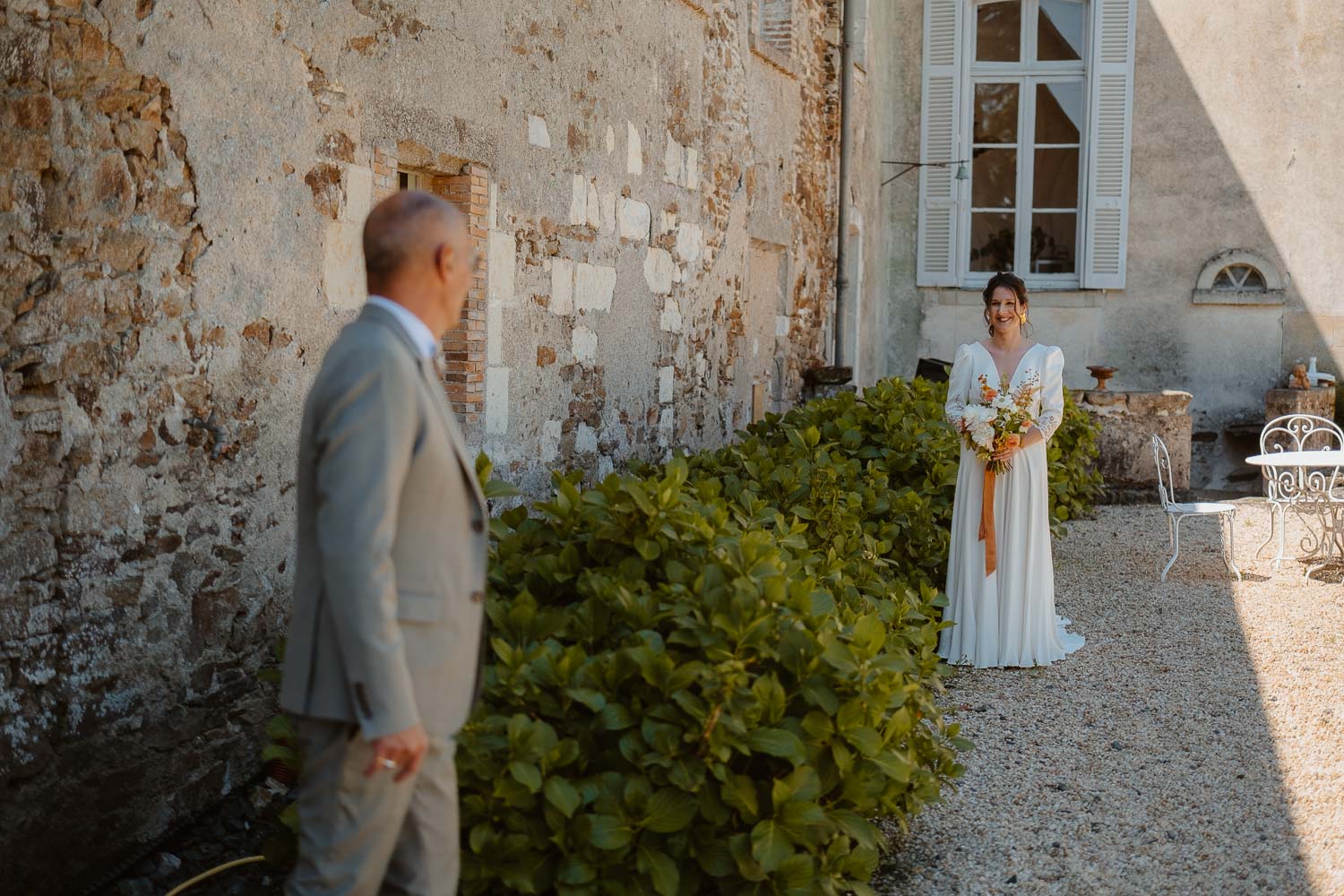reportage photo lifestyle mariage printemps — Château du Coing à Saint Fiacre sur Maine