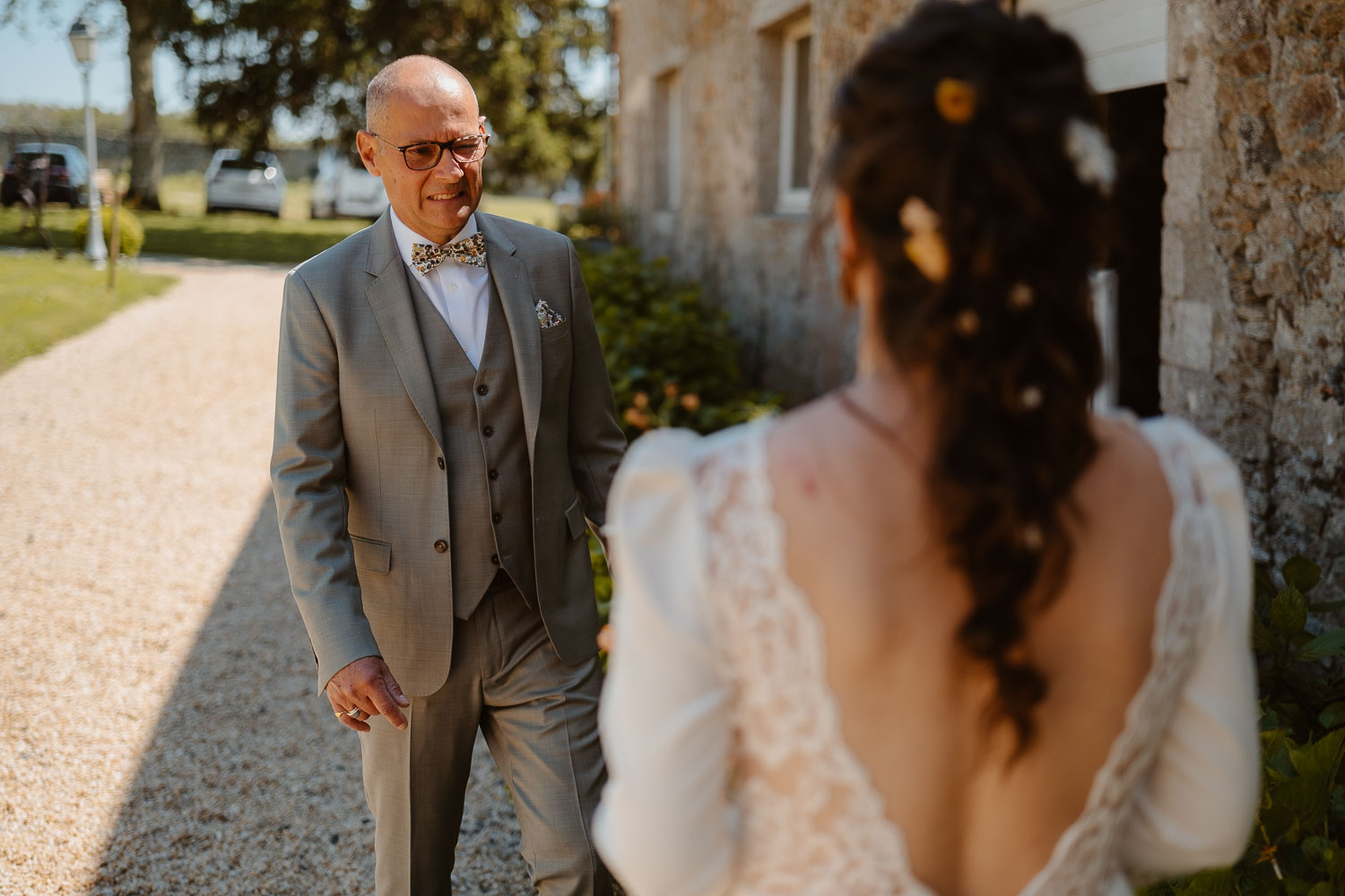 reportage photo lifestyle mariage printemps — Château du Coing à Saint Fiacre sur Maine