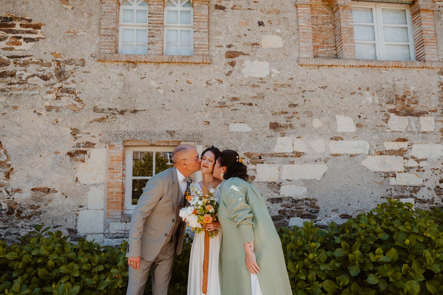 reportage photo lifestyle mariage printemps — Château du Coing à Saint Fiacre sur Maine