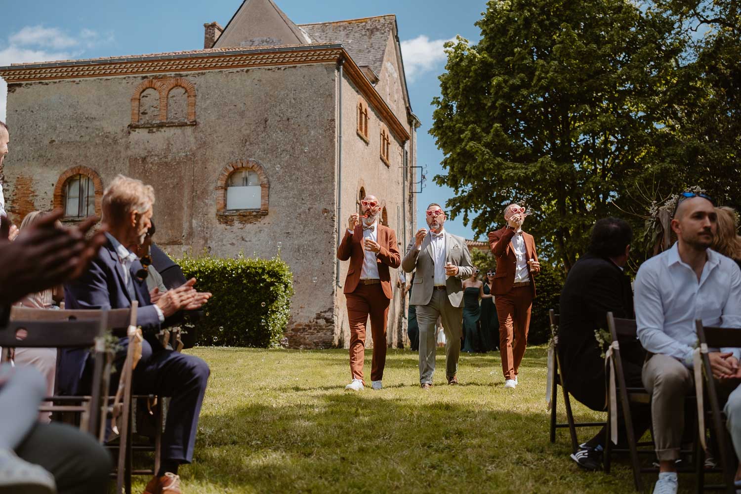 reportage photo mariage lifestyle cérémonie laïque — Château du Coing à Saint Fiacre sur Maine