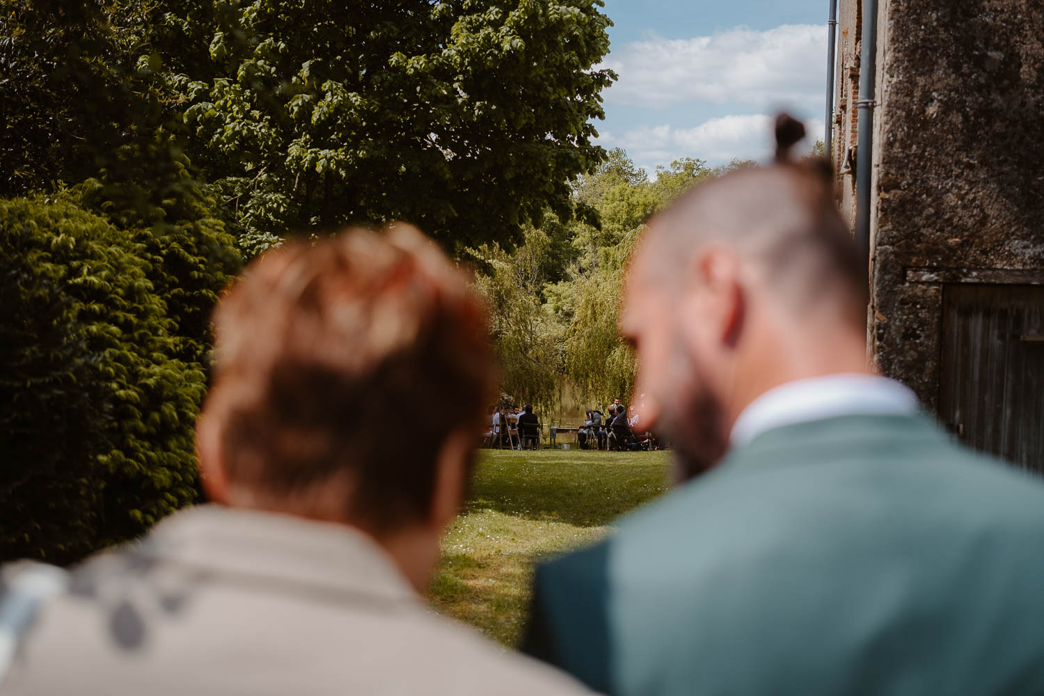 reportage photo mariage lifestyle cérémonie laïque — Château du Coing à Saint Fiacre sur Maine