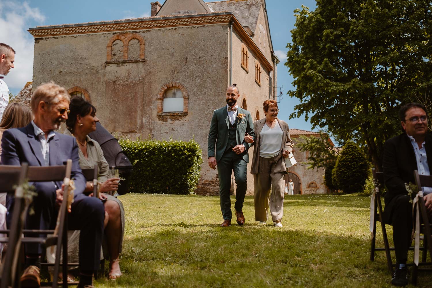 reportage photo mariage lifestyle cérémonie laïque — Château du Coing à Saint Fiacre sur Maine
