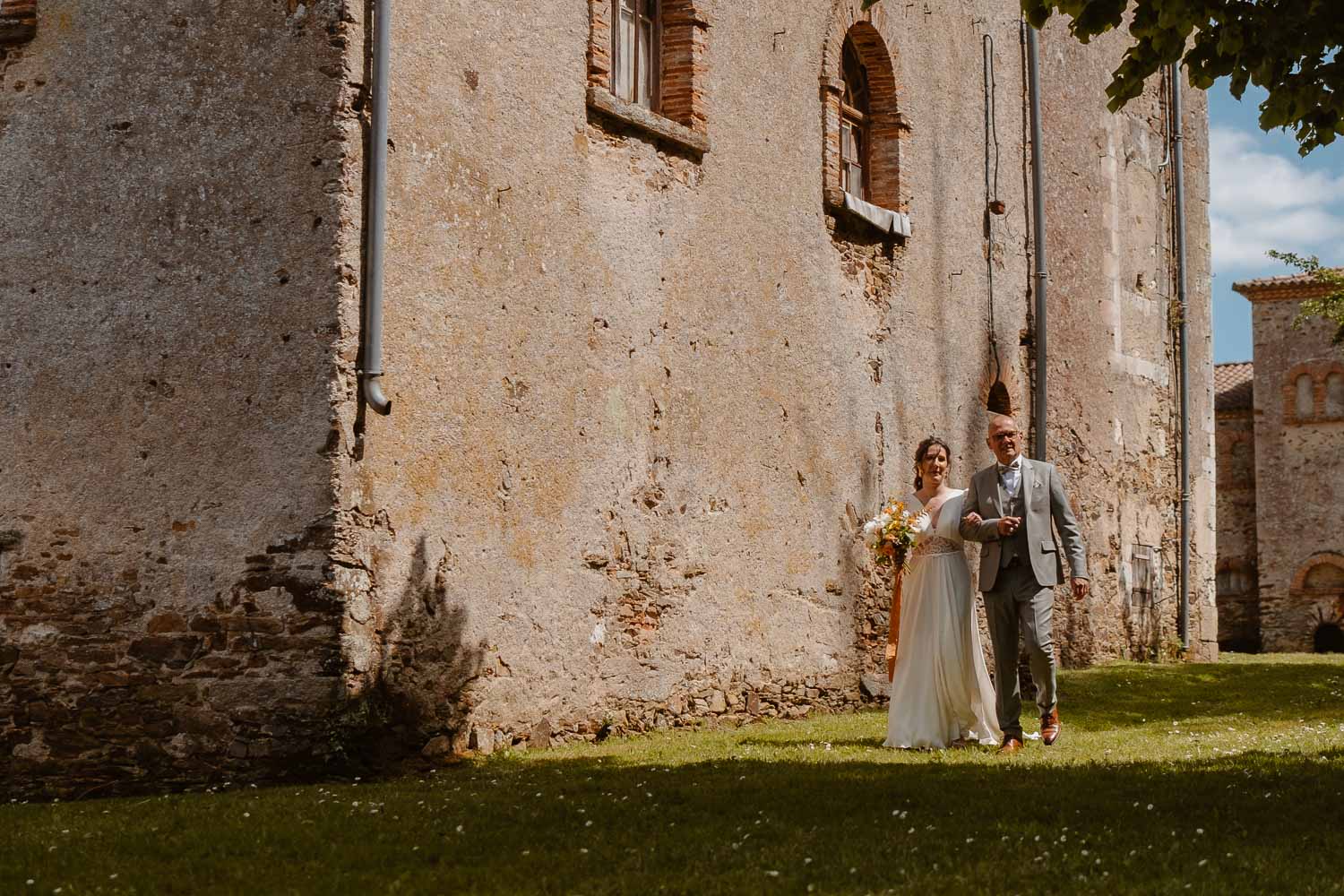 reportage photo mariage lifestyle cérémonie laïque — Château du Coing à Saint Fiacre sur Maine