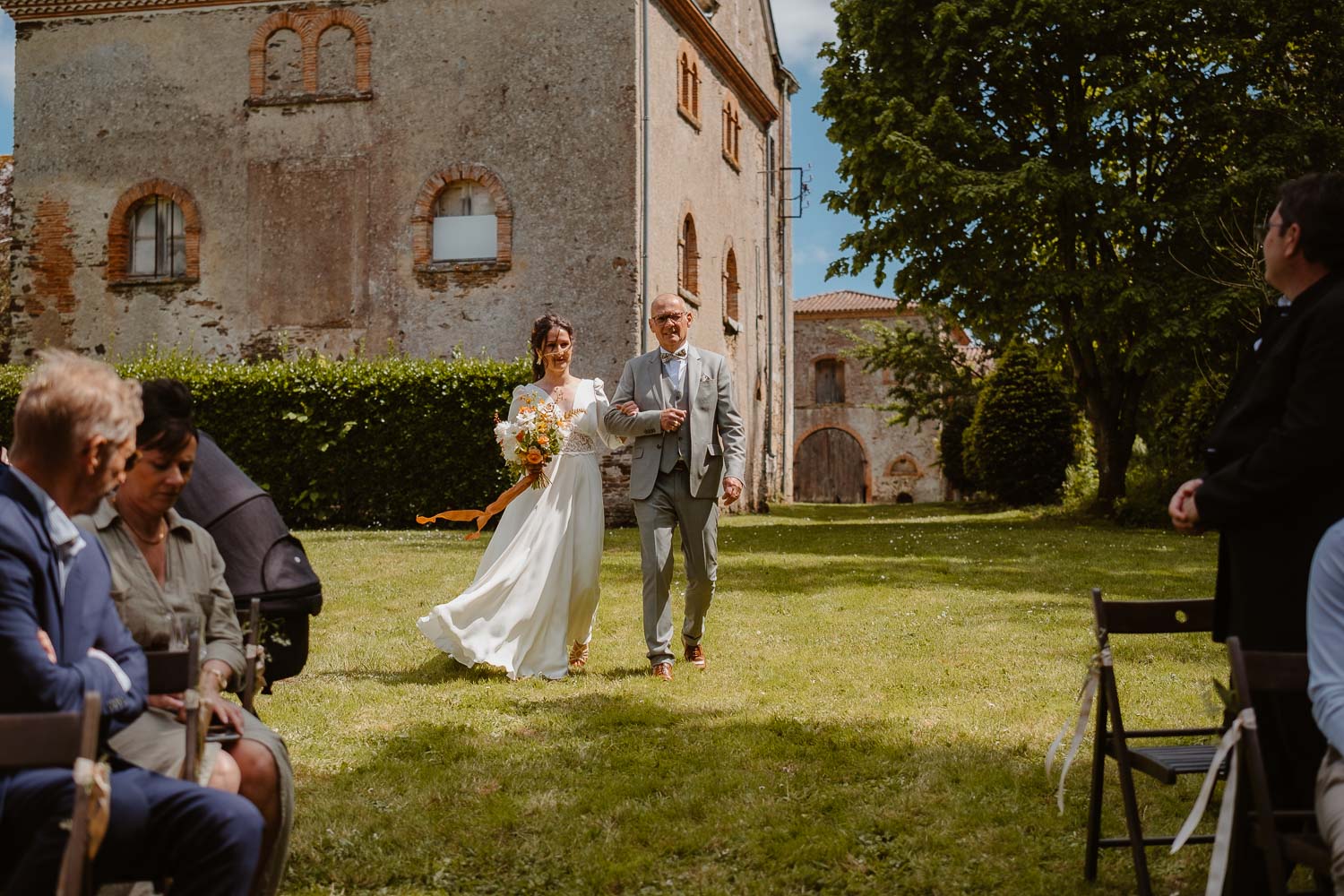 reportage photo mariage lifestyle cérémonie laïque — Château du Coing à Saint Fiacre sur Maine