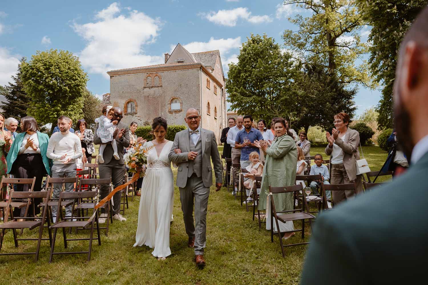 reportage photo mariage lifestyle cérémonie laïque — Château du Coing à Saint Fiacre sur Maine