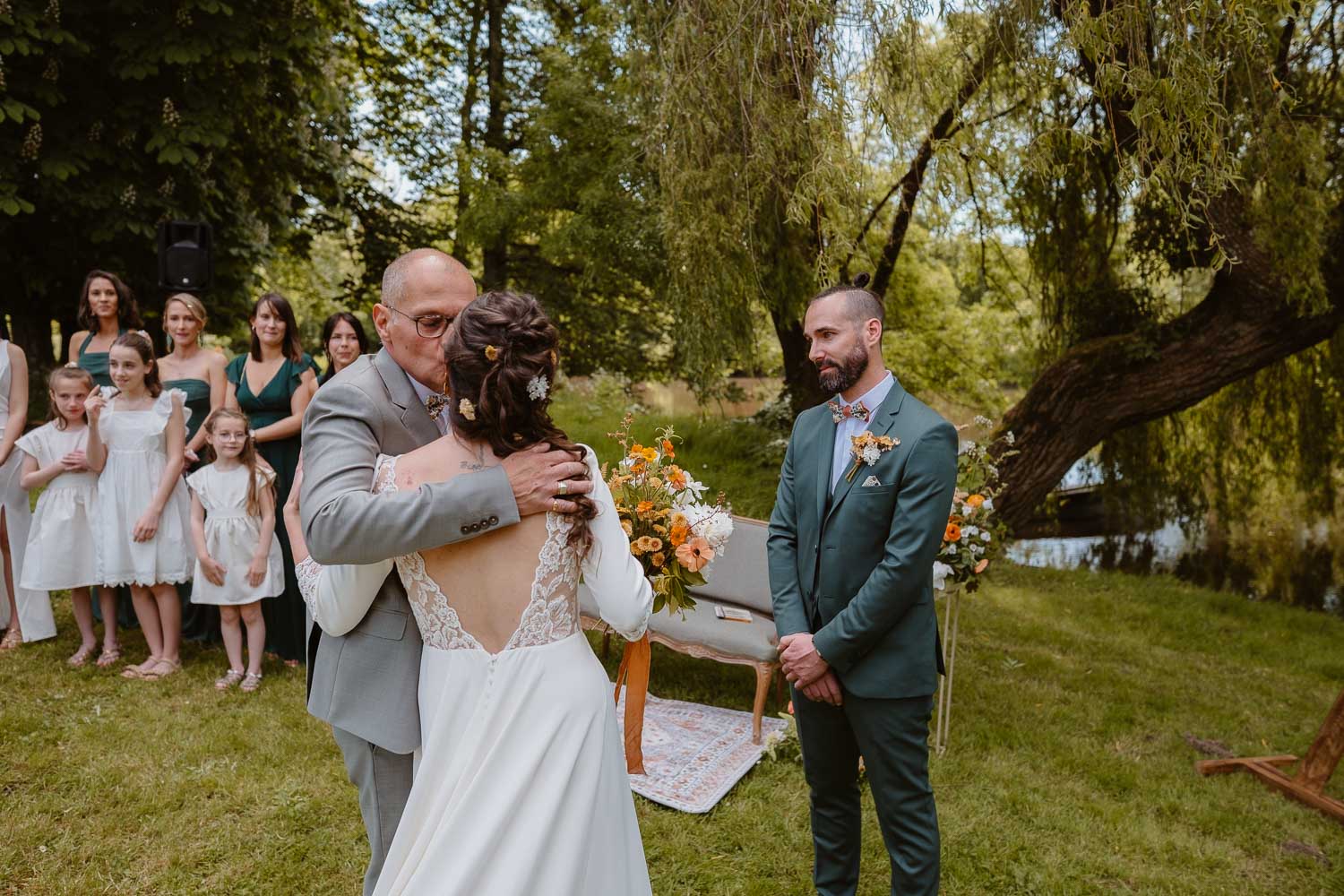 reportage photo mariage lifestyle cérémonie laïque — Château du Coing à Saint Fiacre sur Maine