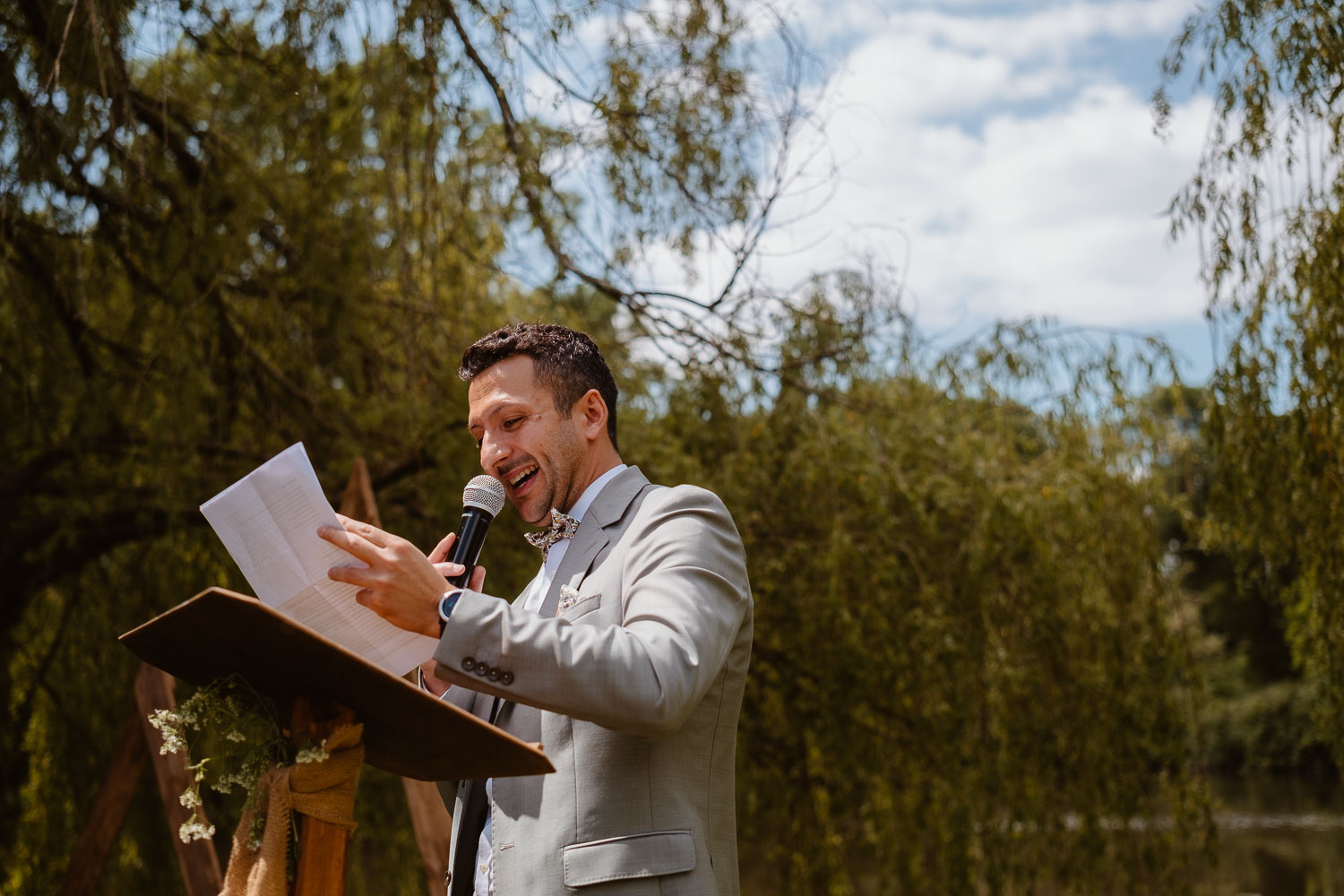 reportage photo mariage lifestyle cérémonie laïque — Château du Coing à Saint Fiacre sur Maine