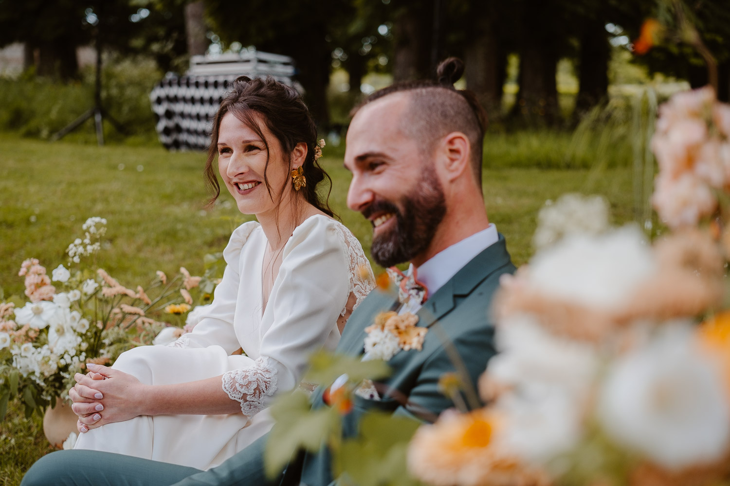 reportage photo mariage lifestyle cérémonie laïque — Château du Coing à Saint Fiacre sur Maine