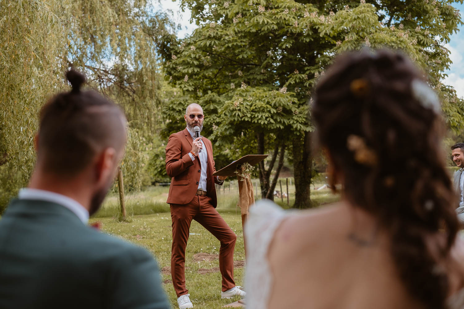 reportage photo mariage lifestyle cérémonie laïque — Château du Coing à Saint Fiacre sur Maine