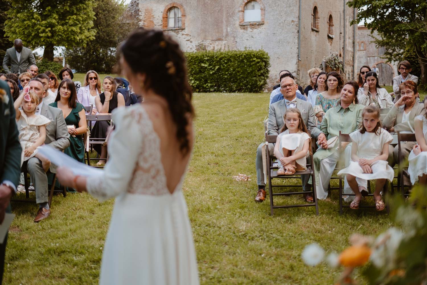 reportage photo mariage lifestyle cérémonie laïque — Château du Coing à Saint Fiacre sur Maine