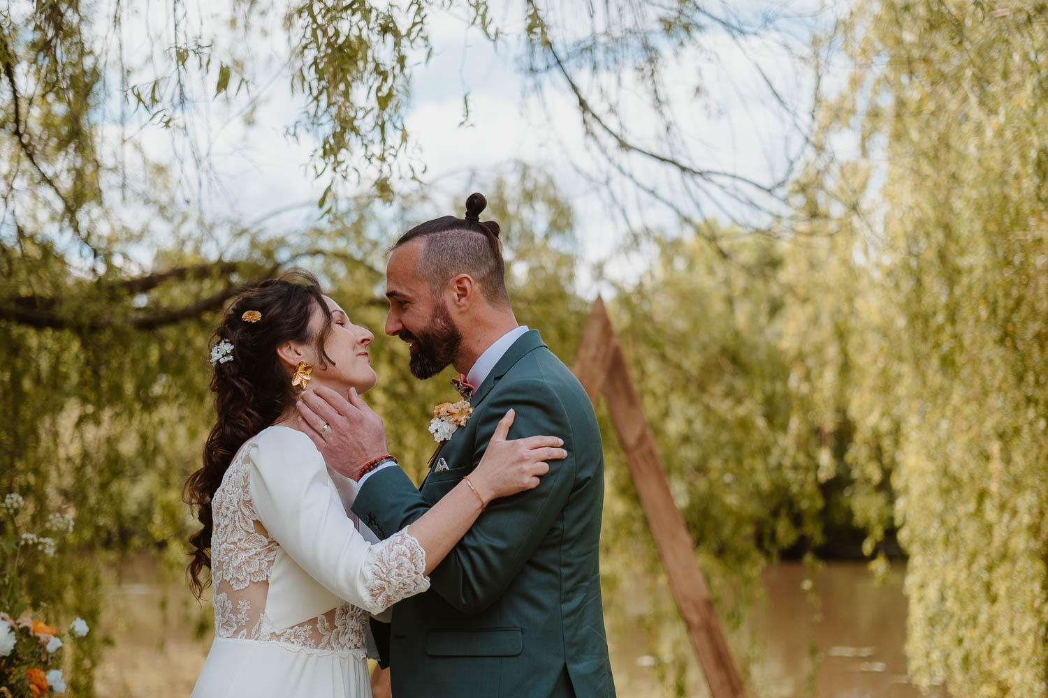 reportage photo mariage lifestyle cérémonie laïque — Château du Coing à Saint Fiacre sur Maine