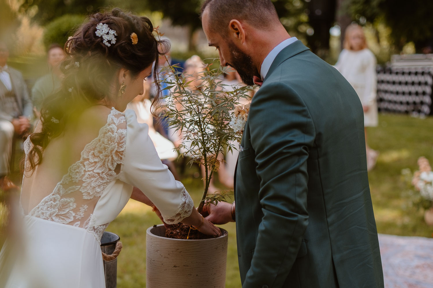 reportage photo mariage lifestyle cérémonie laïque — Château du Coing à Saint Fiacre sur Maine
