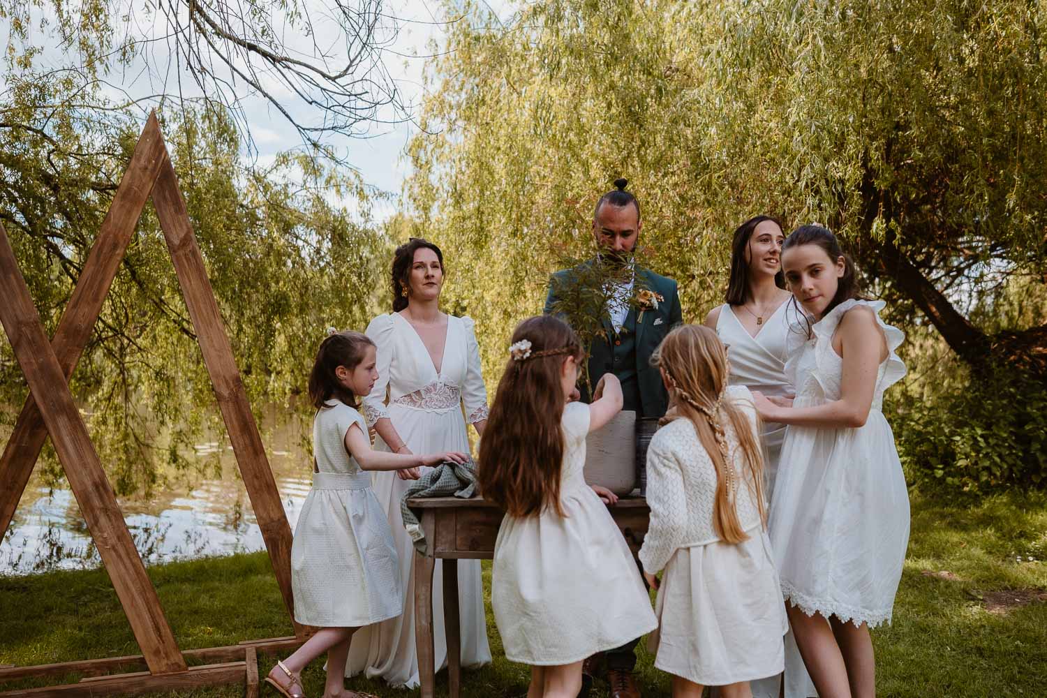 reportage photo mariage lifestyle cérémonie laïque — Château du Coing à Saint Fiacre sur Maine