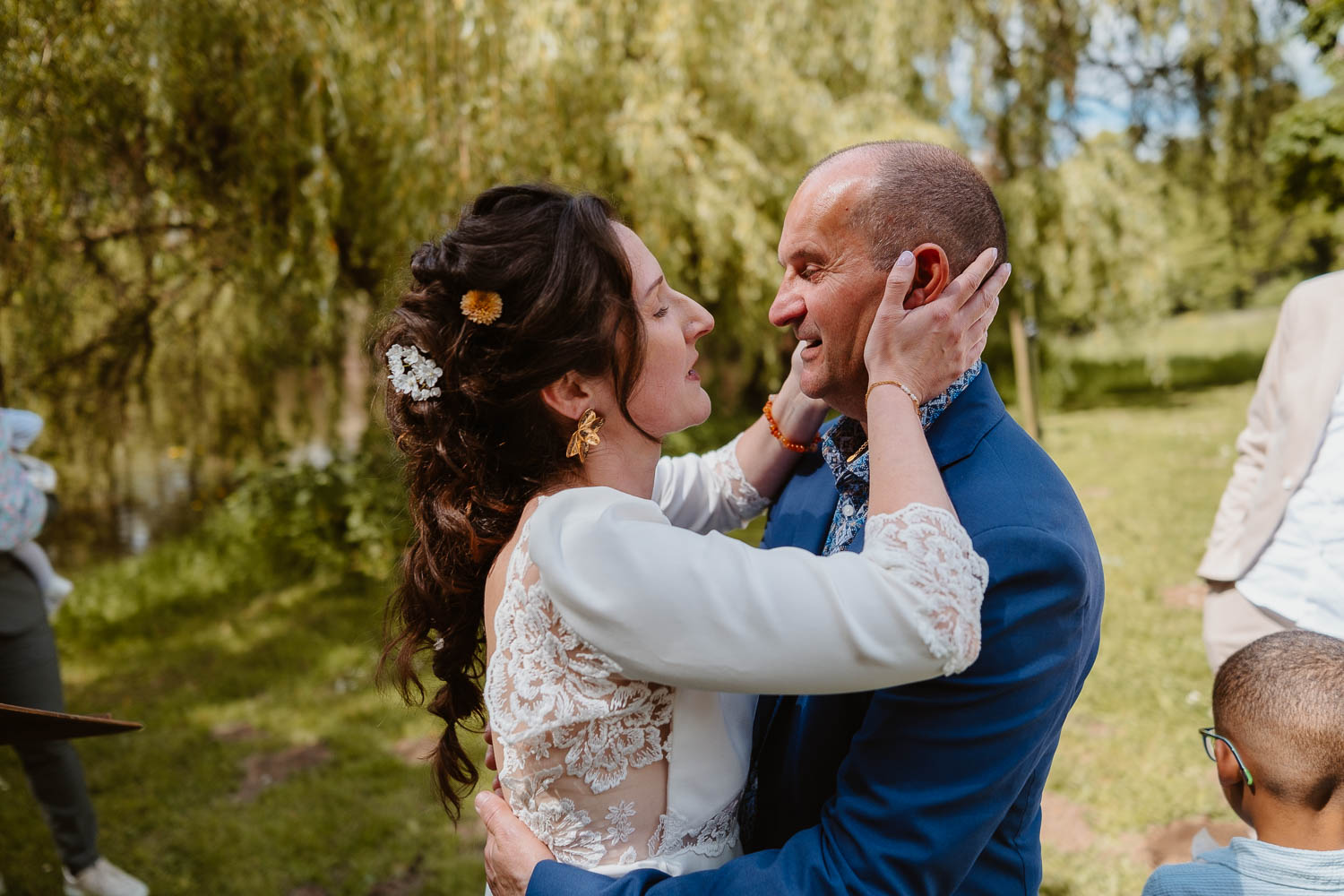 reportage photo mariage lifestyle cérémonie laïque — Château du Coing à Saint Fiacre sur Maine