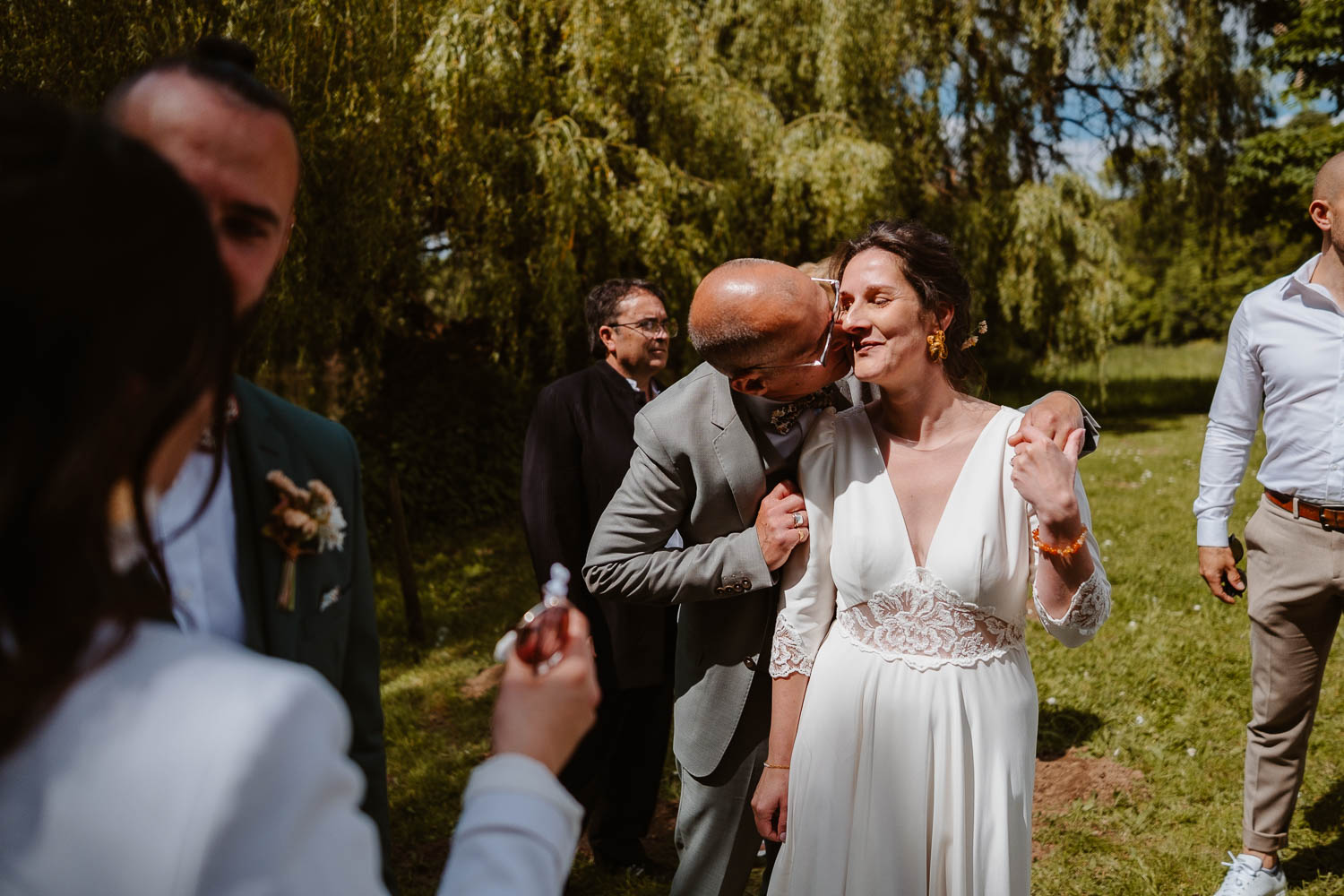 reportage photo mariage lifestyle cérémonie laïque — Château du Coing à Saint Fiacre sur Maine