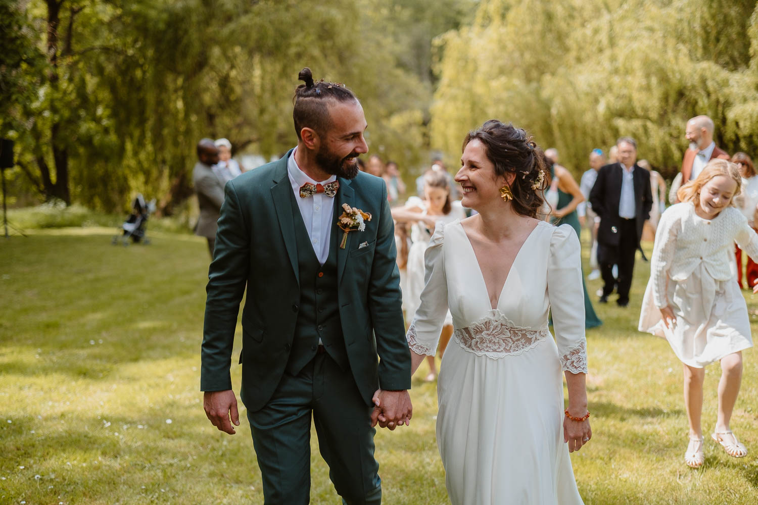 reportage photo mariage lifestyle cérémonie laïque — Château du Coing à Saint Fiacre sur Maine