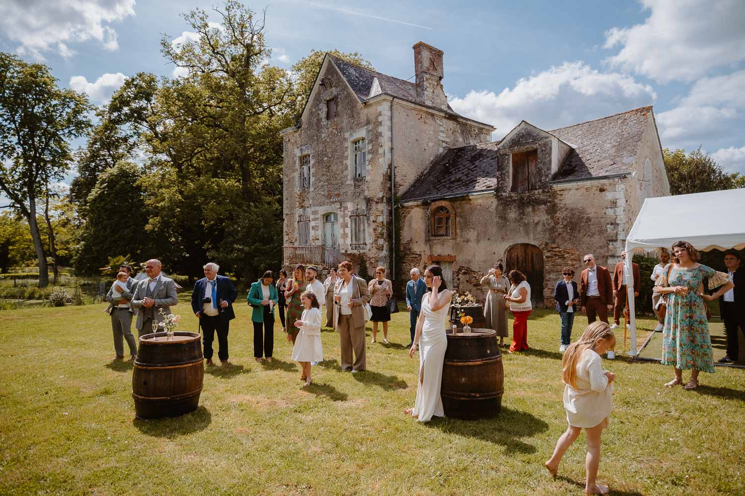 reportage photo lifestyle instants de vie cocktail mariage— Château du Coing à Saint Fiacre sur Maine